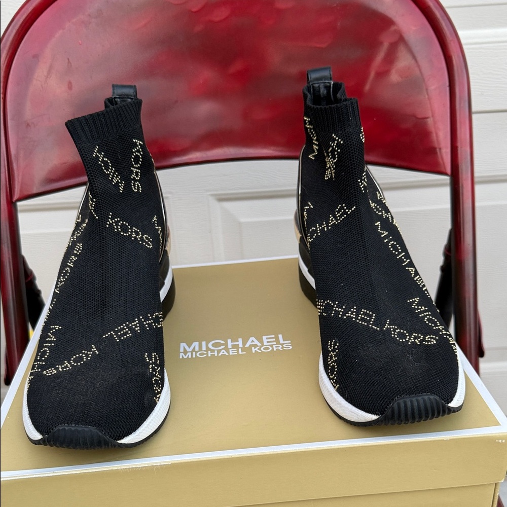Michael Kors Black and Gold Knit Sneakers with Box - Picture 4 of 9